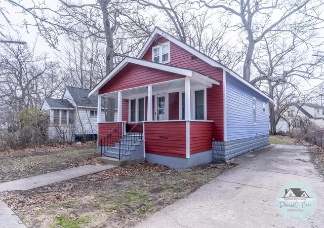 Photo 2 of Single family home for sale at 71 Crescent Ave, Muskegon, MI 49444 | MLS# 71026013430 | Listing updated on 2026-08-04