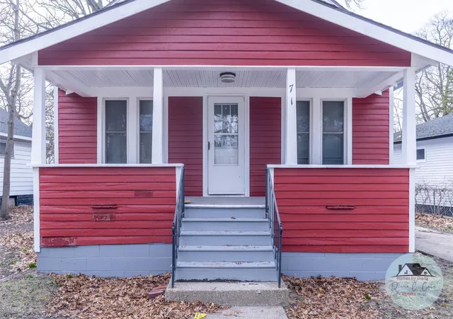 Photo 3 of Single family home for sale at 71 Crescent Ave, Muskegon, MI 49444 | MLS# 71026013430 | Listing updated on 2026-08-04