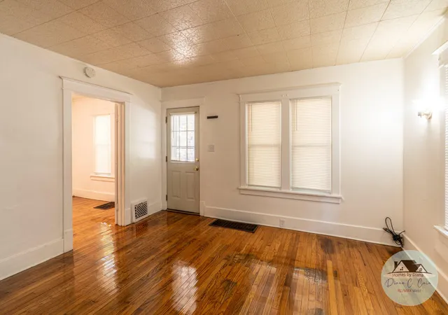 Photo 4 of Single family home for sale at 71 Crescent Ave, Muskegon, MI 49444 | MLS# 71026013430 | Listing updated on 2026-08-04