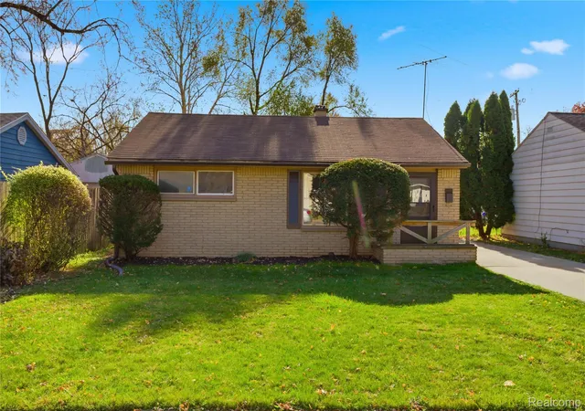 Photo 3 of Single family home for sale at 241 W Ann Arbor Ave, Pontiac, MI 48340 | MLS# 20261021754 | Listing updated on 2026-09-09