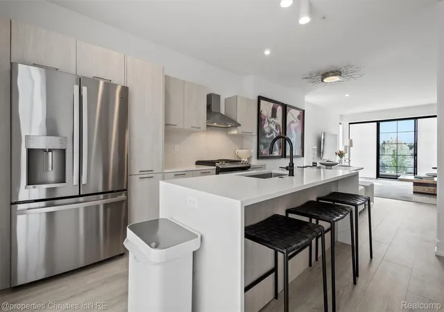 1st image of 533 E Harrison Ave, Royal Oak, MI 48067