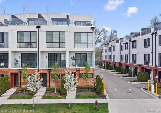 2nd image of 533 E Harrison Ave, Royal Oak, MI 48067