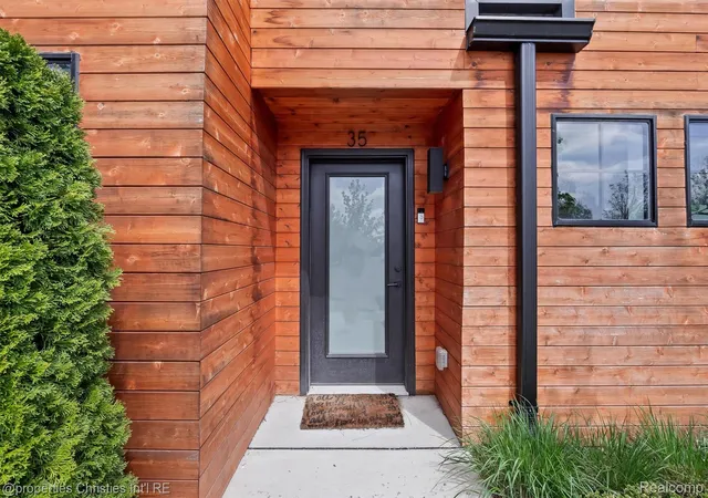 4th image of 533 E Harrison Ave, Royal Oak, MI 48067