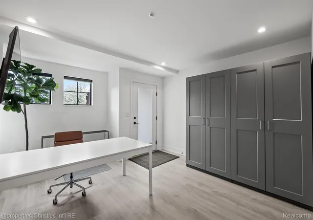 5th image of 533 E Harrison Ave, Royal Oak, MI 48067