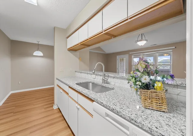Listing Photo 4 - Condo for sale in building located at 1755 Weatherstone Dr, Ann Arbor, MI 48108