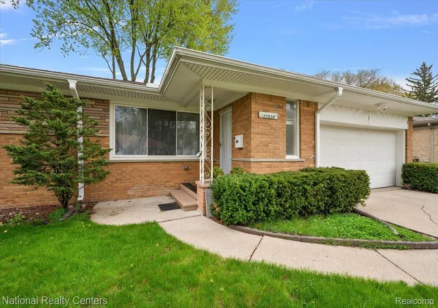 Photo 2 of Single family home for sale at 27828 Santa Ana Dr, Warren, MI 48093 | MLS# 20261021784 | Listing updated on 2026-07-07