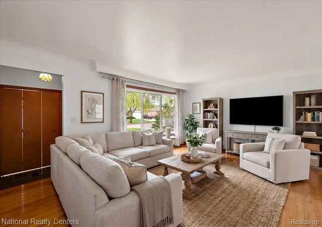 Photo 3 of Single family home for sale at 27828 Santa Ana Dr, Warren, MI 48093 | MLS# 20261021784 | Listing updated on 2026-07-07
