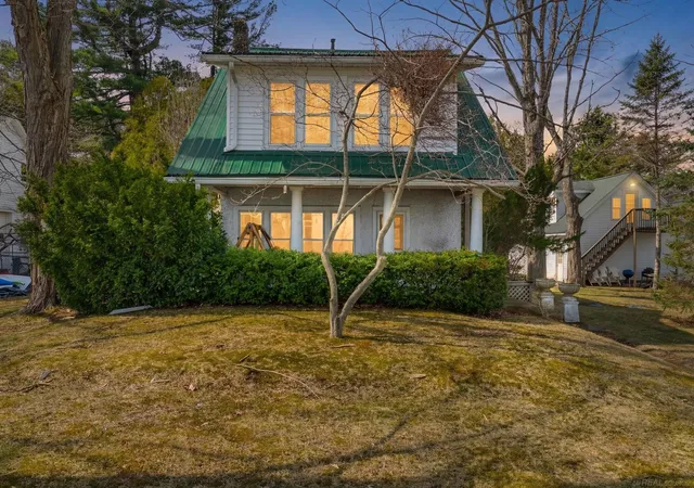 2nd image of 4055 Lakeshore Rd, Lexington, MI 48450 | MLS# 58050203274
