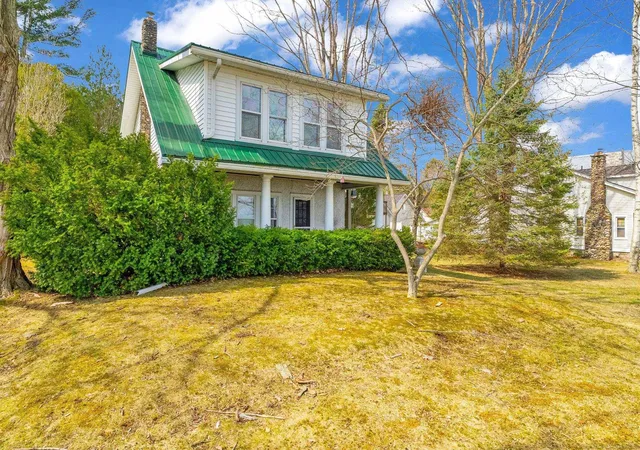 3rd image of 4055 Lakeshore Rd, Lexington, MI 48450 | MLS# 58050203274