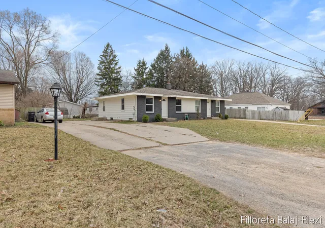 2nd image of 418 56th St Se, Grand Rapids, MI 49548 | MLS# 65026013518