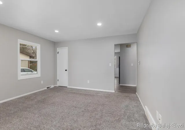 Listing Photo 5 - Condo for sale in building located at 418 56th St SE, Grand Rapids, MI 49548