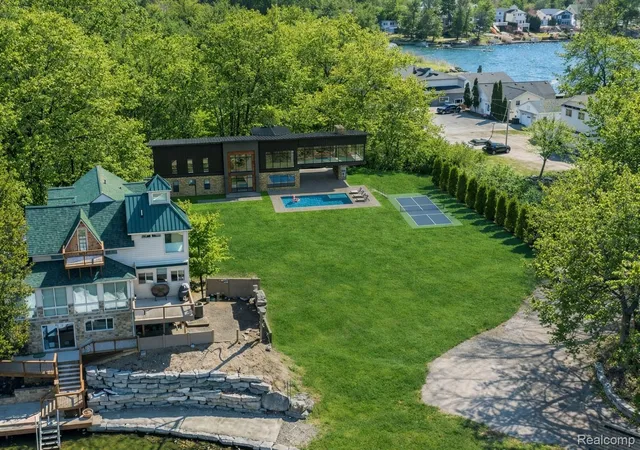 13th image of 2294 Sonora Dr, Fenton, MI 48430 | MLS# 20261021872