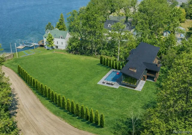 2nd image of 2294 Sonora Dr, Fenton, MI 48430 | MLS# 20261021872