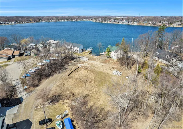 5th image of 2294 Sonora Dr, Fenton, MI 48430 | MLS# 20261021872