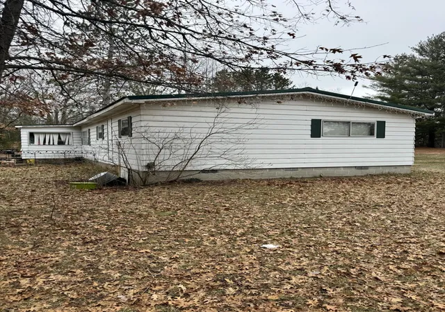 3rd image of 10365 Cadillac Dr, Lake, MI 48632 | MLS# 81026013590