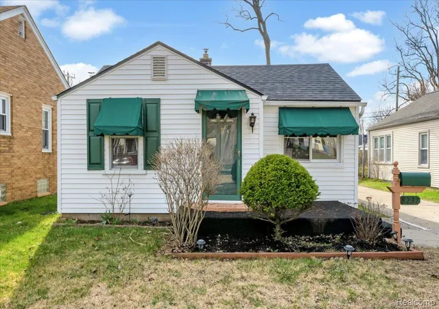 Homes for sale in Dearborn Heights, MI | 8237 Lenore St, Dearborn Heights, MI 48127 | MLS# 20261021963
