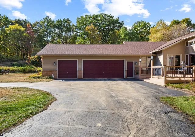 Photo 3 of Single family home for sale at 7286 Pine Knob Rd, Clarkston, MI 48348 | MLS# 20261022107 | Listing updated on 2026-10-07