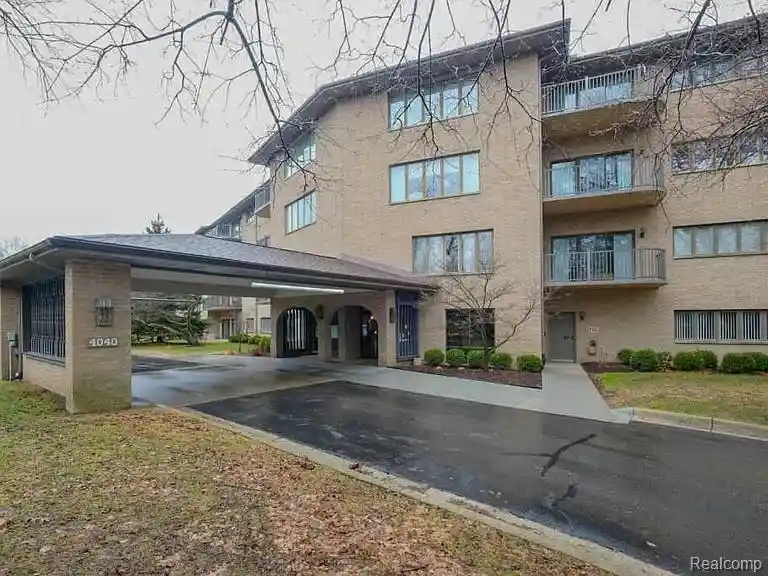 Listing Photo 1 - Condo for sale in 4040 Greenleaf Cir located at 4040 Greenleaf Cir, Kalamazoo, MI 49008 - Unit #110