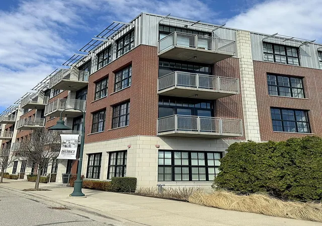Condominium at 2051 Villa Rd #302, Birmingham, MI 48009 | MLS# 81026013723 | | Sold on 2026-06-30
