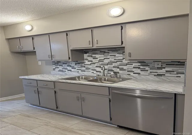 3rd image of 33023 Fargo St, Livonia, MI 48152 | MLS# 20261022270