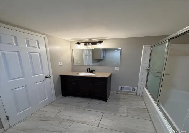 4th image of 33023 Fargo St, Livonia, MI 48152 | MLS# 20261022270