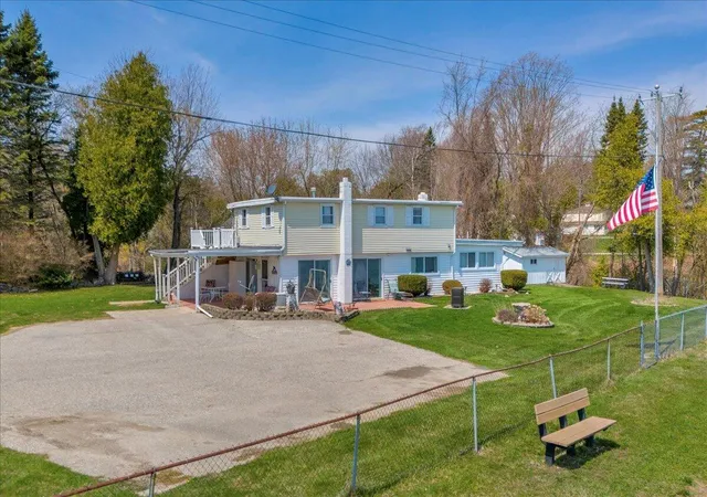 Photo 3 of Single family home for sale at 7226 Lakeview Dr, Lexington, MI 48450 | MLS# 81026013749 | Listing updated on 2026-07-15