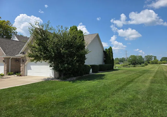2nd image of 31637 Beaver Cir, New Boston, MI 48164 | MLS# 81026013770