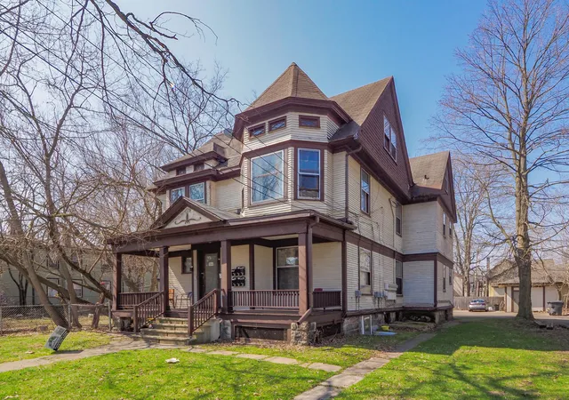 1st image of 922 S Park St, Kalamazoo, MI 49001 | MLS# 66026013776