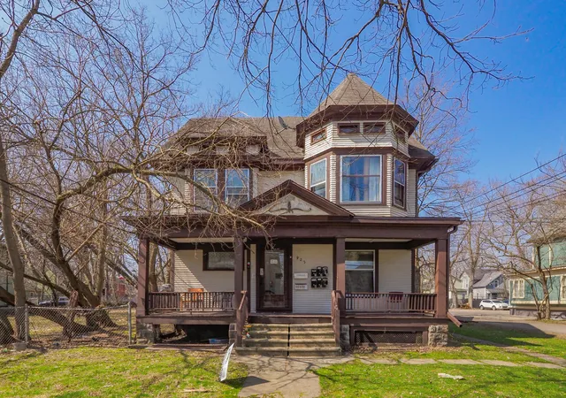2nd image of 922 S Park St, Kalamazoo, MI 49001 | MLS# 66026013776