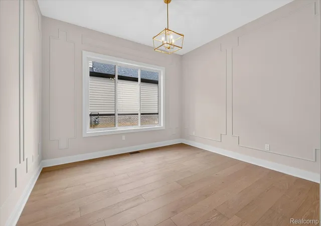 Listing Photo 5 - Condo for sale in building located at 546 Maplehill Rd, Rochester Hills, MI 48306