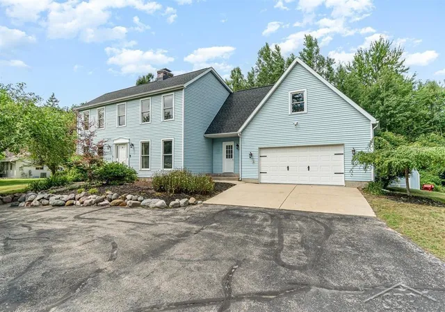 Homes for sale in Larkin Charter Township Midland, MI | 3727 E Julie Ann Dr, Larkin Charter Township Midland, MI 48642 | MLS# 61050203469