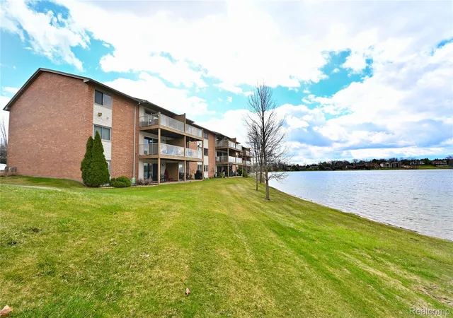 Homes for sale in Bloomfield Hills, MI | 1966 Klingensmith Rd #18C, Bloomfield Hills, MI 48302 | MLS# 20261022589