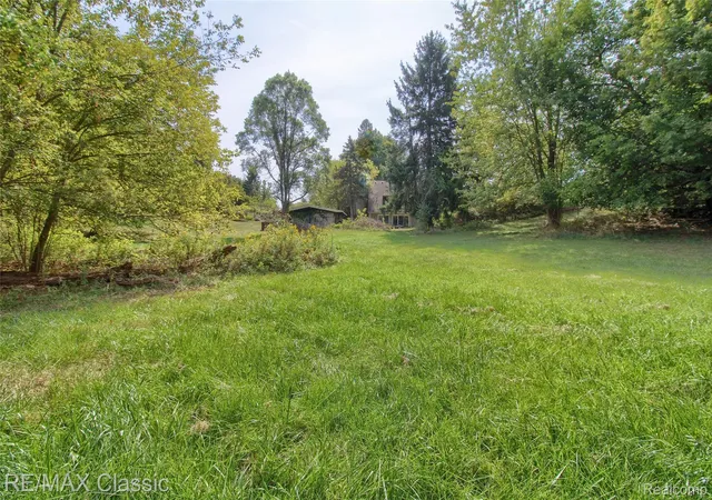 Photo 3 of Single family home for sale at 19150 Beck Rd, Northville, MI 48167 | MLS# 20261022625 | Listing updated on 2026-07-06