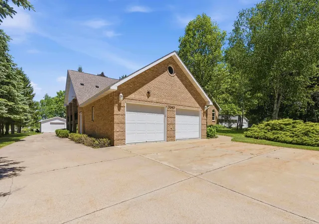 2nd image of 3343 E Ryan Dr, Midland, MI 48642 | MLS# 61050203495