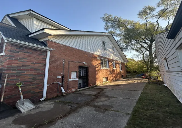 Photo 4 of Single family home for sale at 18866 Hull St, Highland Park, MI 48203 | MLS# 58050203498 | Listing updated on 2026-05-04