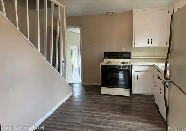 Photo 3 of Single family home for sale at 5873 Elmgrove Ave, Warren, MI 48092 | MLS# 20261022808 | Listing updated on 2026-07-06