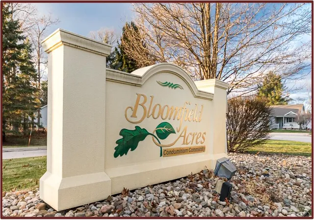 Listing Photo 2 - Condo for sale in building located at 1517 E Addison Wy, Muskegon, MI 49445
