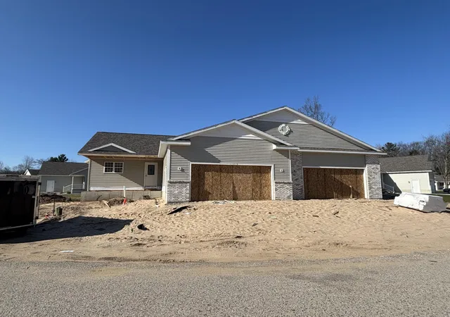 Listing Photo 4 - Condo for sale in building located at 1517 E Addison Wy, Muskegon, MI 49445