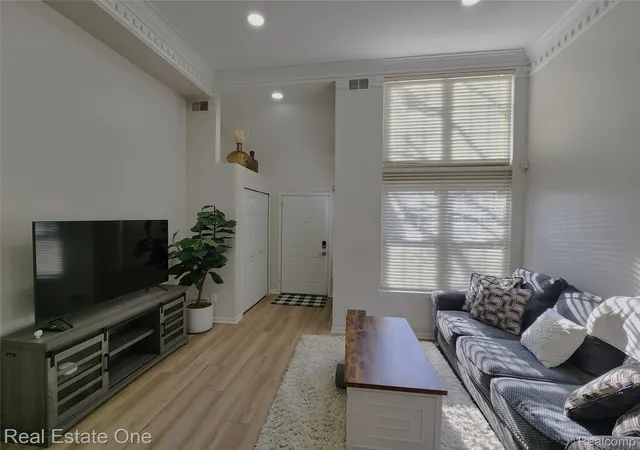 Listing Photo 2 - Condo for sale in building located at 1341 S Washington Ave, Royal Oak, MI 48067