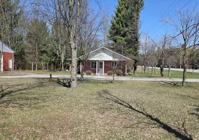 Photo 1 of Single family home for sale at 9945 US 31, Free Soil, MI 49411 | MLS# 67026014067 | Listing updated on 2026-09-29