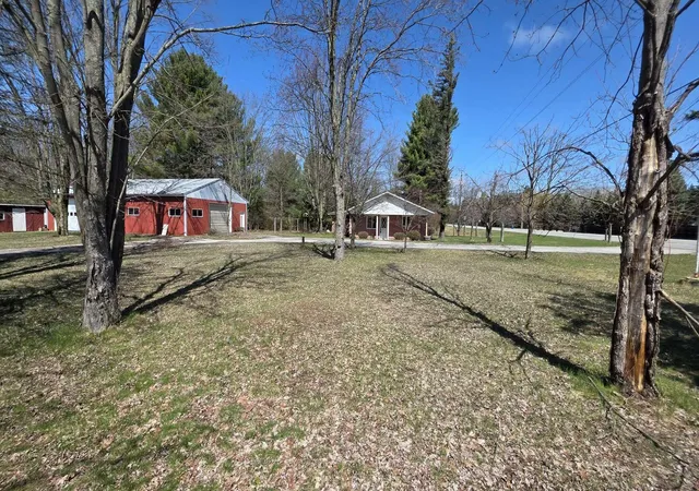 Photo 3 of Single family home for sale at 9945 US 31, Free Soil, MI 49411 | MLS# 67026014067 | Listing updated on 2026-09-29