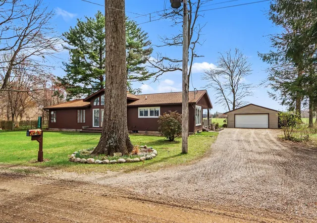 3rd image of 48379 Hill Dr, Decatur, MI 49045 | MLS# 69026014082