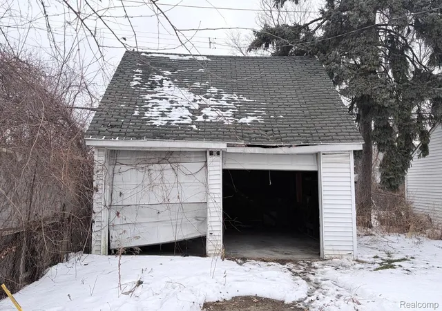 Photo 3 of Single family home for sale at 17139 Rowe St, Detroit, MI 48205 | MLS# 20261023144 | Listing updated on 2026-10-08