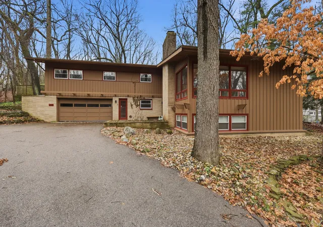 3rd image of 2146 Treehaven Dr, Kalamazoo, MI 49008 | MLS# 66026014143