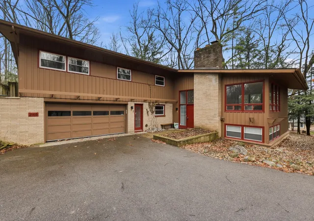 4th image of 2146 Treehaven Dr, Kalamazoo, MI 49008 | MLS# 66026014143