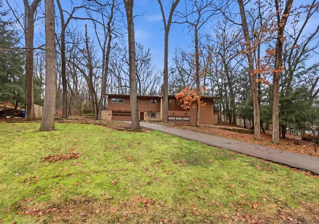 5th image of 2146 Treehaven Dr, Kalamazoo, MI 49008 | MLS# 66026014143