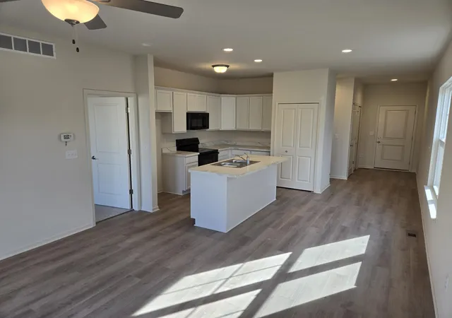 3rd image of 4260 Plum Village Cir #42, Monroe, MI 48161 | MLS# 81026014189