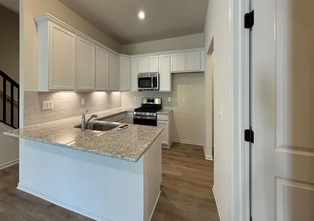 3rd image of 4268 Plum Village Cir #38, Monroe, MI 48161 | MLS# 81026014199