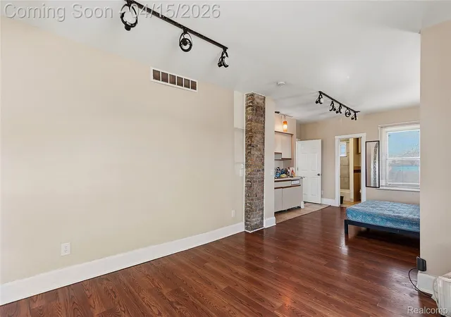 Listing Photo 4 - Condo for sale in building located at 11429 E 8 Mile Rd, Warren, MI 48089