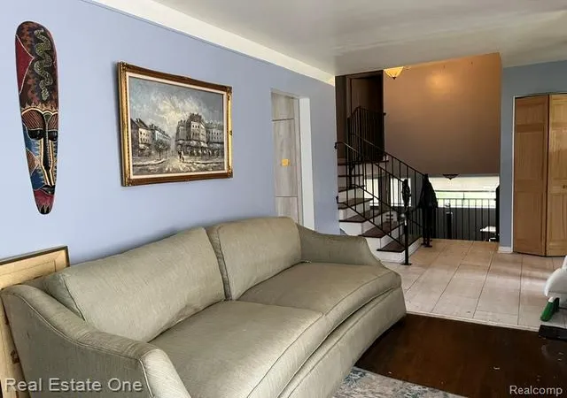 Photo 2 of Single family home for sale at 28835 Murray Crescent Dr, Southfield, MI 48076 | MLS# 20261023326 | Listing updated on 2026-07-07